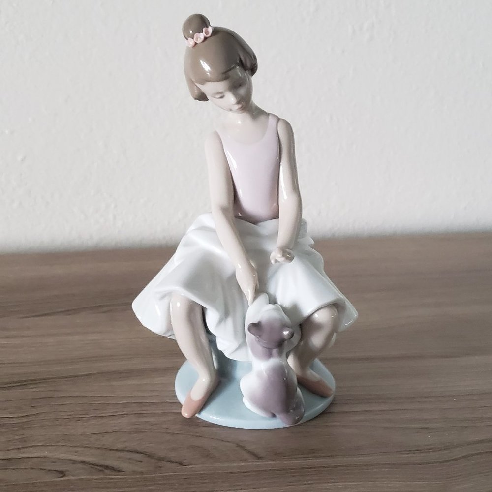 LLadro  / Girl with cat